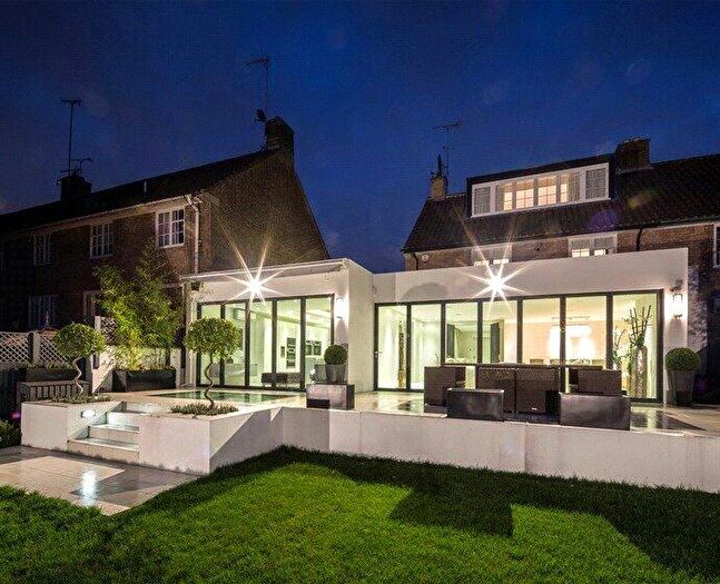 5 Bedroom Semi-Detached House To Rent In Ordnance Hill, St. John's Wood, London, NW8