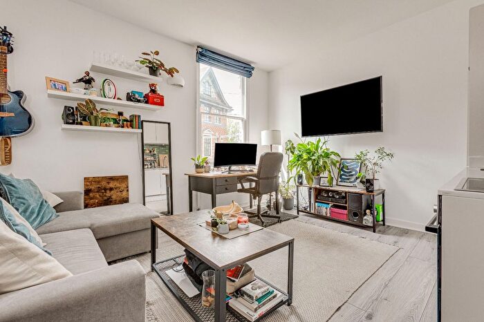Studio For Sale In Fernlea Road, Wandsworth Common, SW12