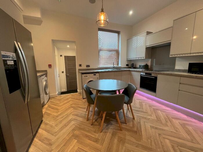 4 Bedroom Terraced House To Rent In Bentley Lane, Leeds, West Yorkshire, LS6