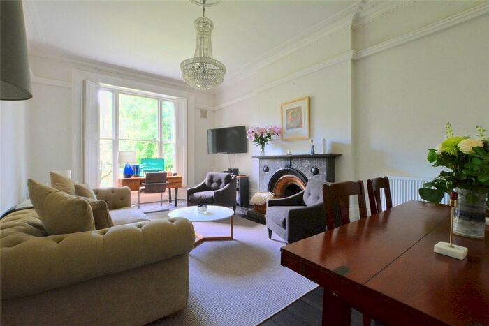 2 Bedroom Flat To Rent In St Johns Park, Blackheath, London, SE3