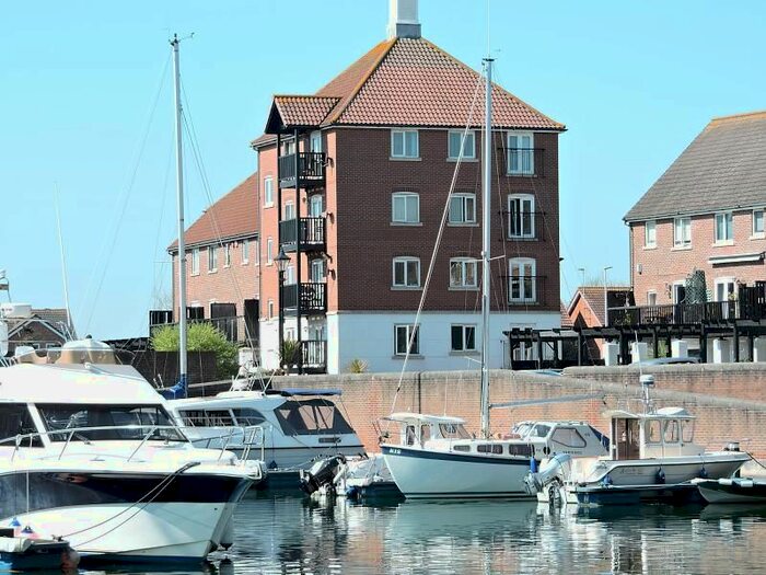 3 Bedroom Flat To Rent In Windward Quay, Sovereign Harbour South, Eastbourne, East Sussex, BN23