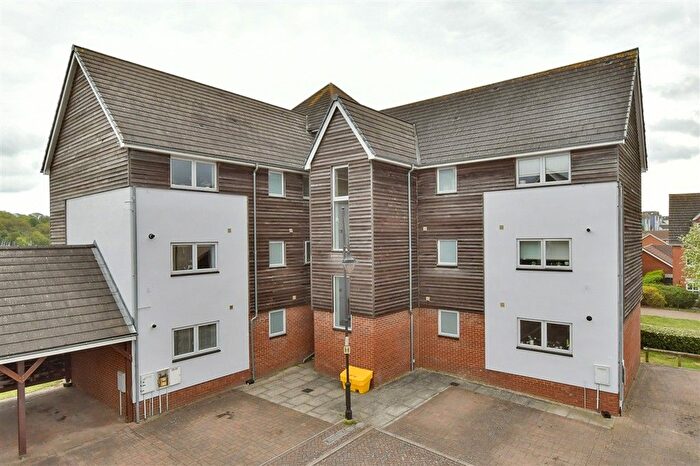 2 Bedroom Flat For Sale In Little Victory Mount, Chatham, Kent, ME4
