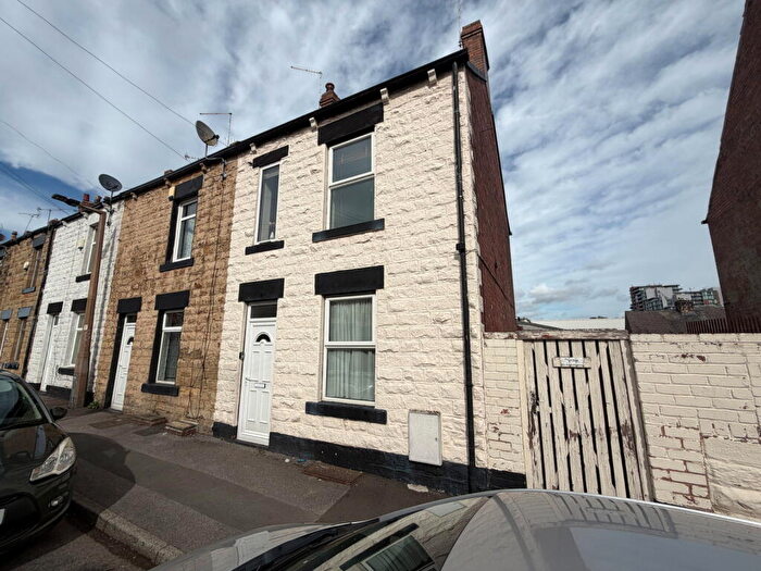 3 Bedroom End Of Terrace House For Sale In Farrar Street, Barnsley, S70