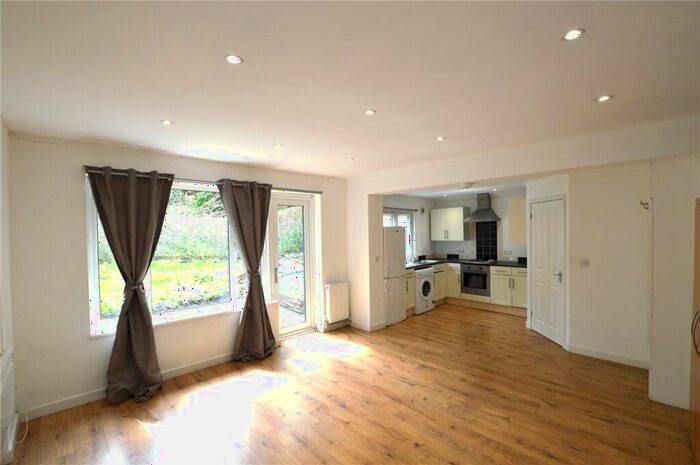 Apartment To Rent In Longton Avenue, London, SE26