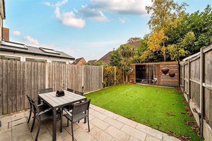 3 Bedroom End Of Terrace House For Sale In Abbey Drive, Dartford, Kent, DA2