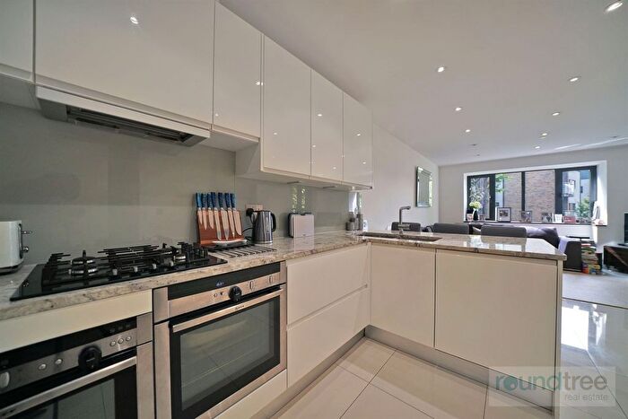 2 Bedroom Flat For Sale In Ashley Lane, Hendon, NW4
