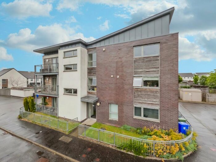 3 Bedroom Flat To Rent In Weir Street, Raploch, Stirling, Stirlingshire, FK8