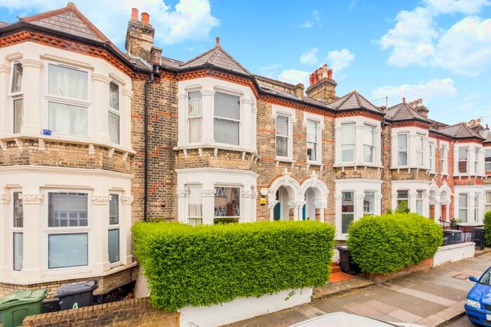2 Bedroom Flat To Rent In Maplestead Road, SW2