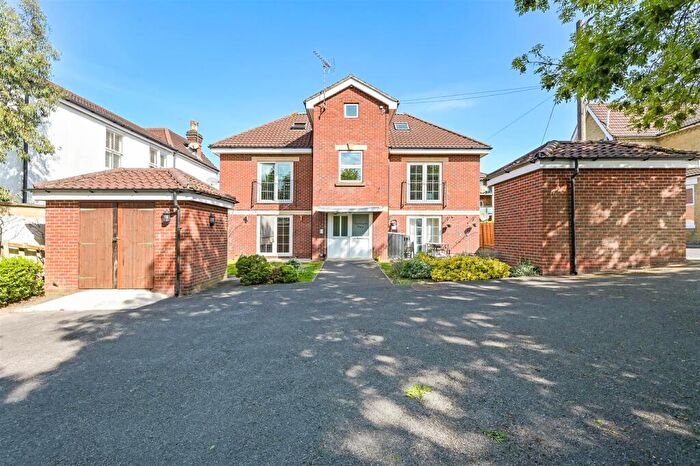 1 Bedroom Flat For Sale In Station Road, Netley Abbey, SO31