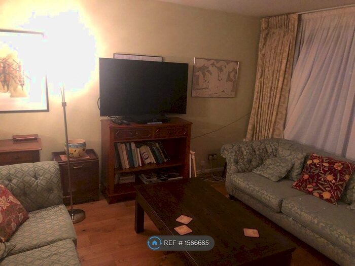 2 Bedroom Flat To Rent In Westside, London, N2