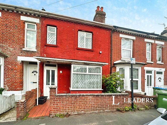 3 Bedroom Terraced House For Sale In Holt Road, Southampton, Hampshire, SO15