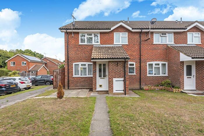 2 Bedroom End Of Terrace House To Rent In Lightwater, Surrey, GU18