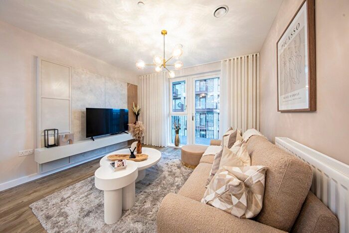 1 Bedroom Flat For Sale In North Woolwich Road, London, London, E16