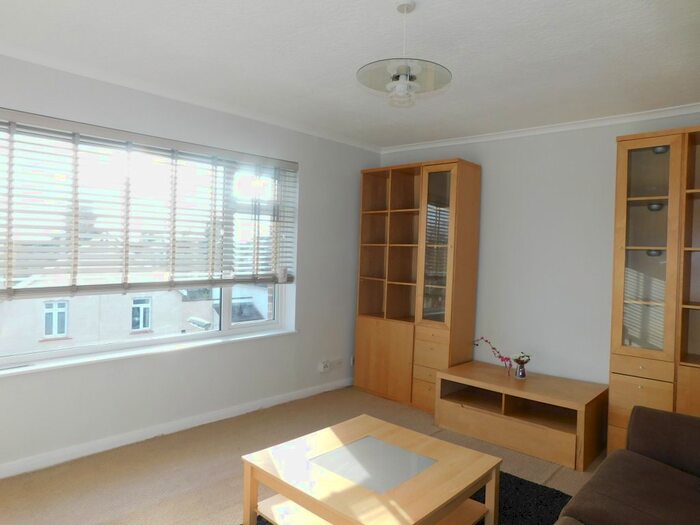 2 Bedroom Flat To Rent In Edgell Road, Staines TW18