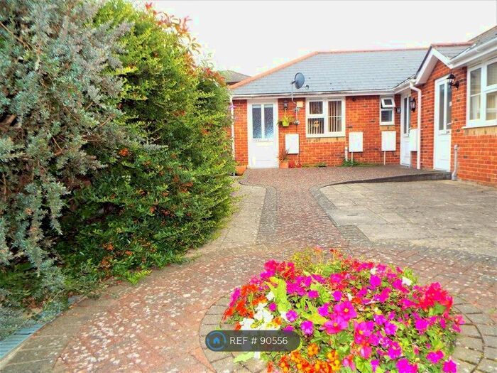 2 Bedroom Bungalow To Rent In New Street, Newport Isle Of Wight, PO30