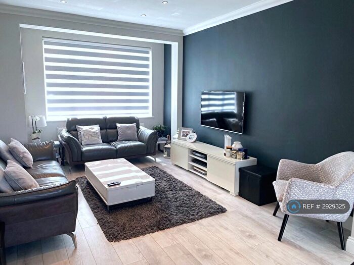 3 Bedroom Semi-Detached House To Rent In New Road, London, E4
