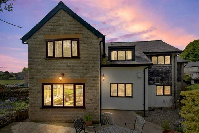 4 Bedroom Detached House For Sale In Town End, Fairfield, Buxton, SK17