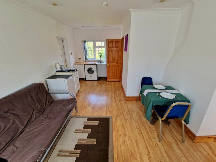 1 Bedroom Flat To Rent In Currey Road, Greenford, UB6
