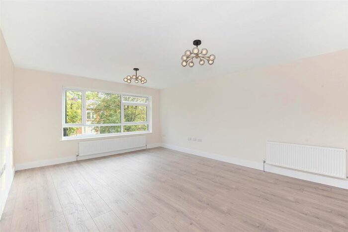 2 Bedroom Flat To Rent In Mount Park Road, Ealing, W5