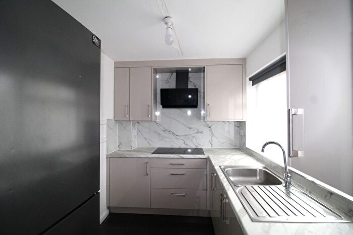 5 Bedroom Detached House To Rent In Allenby Road, Southall, UB1