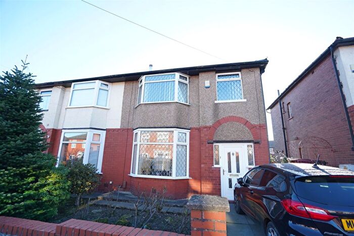 3 Bedroom Semi Detached House For Sale In Barcroft Road, Smithills, Bolton, BL1