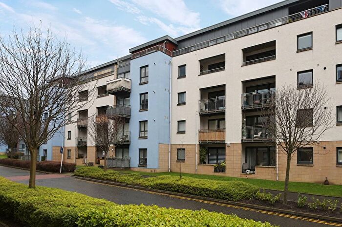 3 Bedroom Flat For Sale In East Pilton Farm Avenue, Fettes, Edinburgh, EH5