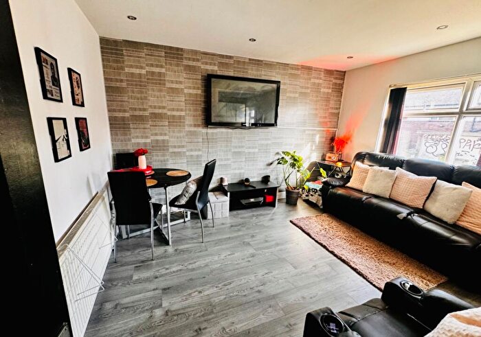 3 Bedroom Detached House To Rent In Mayville Avenue, Leeds, West Yorkshire, LS6