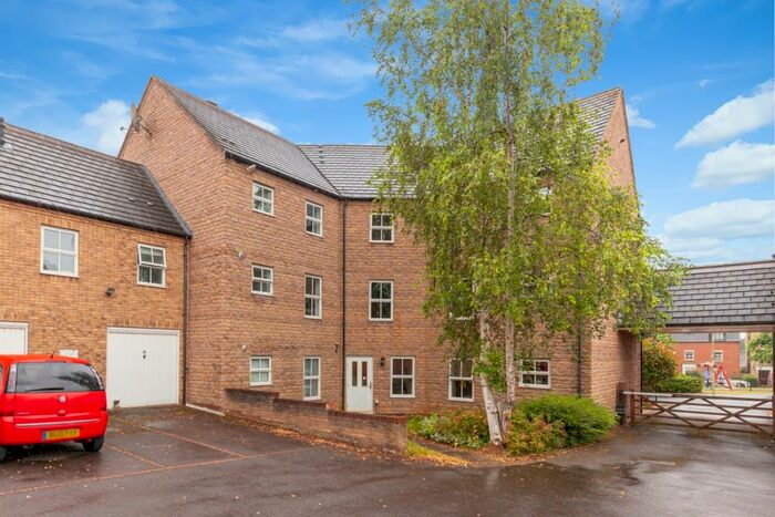 2 Bedroom Apartment To Rent In Usher Drive, Banbury, OX16