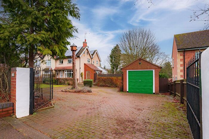 3 Bedroom Semi Detached House For Sale In Rothwell Road, Desborough, Kettering, NN14