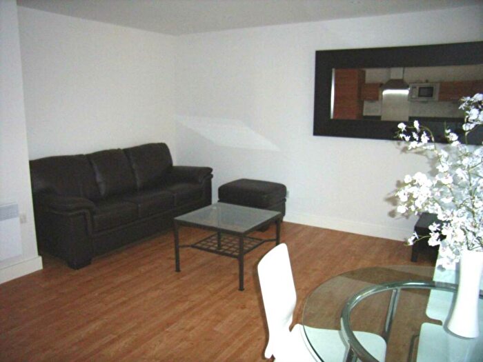 2 Bedroom Flat To Rent In Merchants Place, Reading, RG1