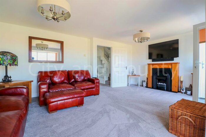 4 Bedroom Semi-Detached House To Rent In New Lakeside, Hampton Vale, Peterborough, PE7