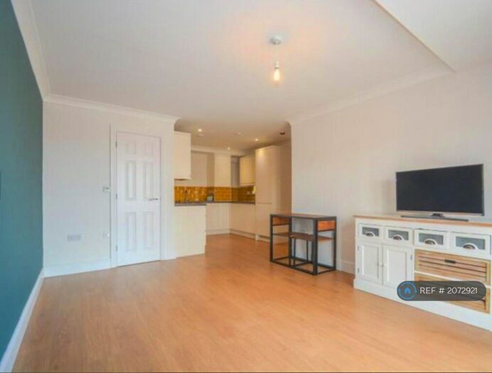 2 Bedroom Flat To Rent In Market Street, Bracknell, RG12