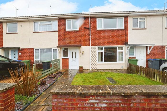 3 Bedroom Terraced House For Sale In Dunnet Close, Calne, SN11