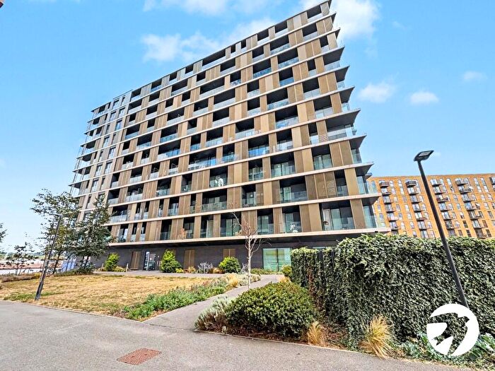 3 Bedroom Flat To Rent In Gillingham Gate Road, Chatham, Kent, ME4