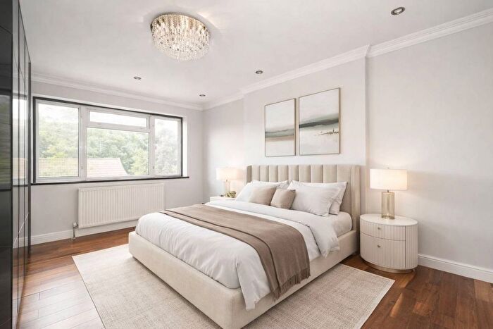 4 Bedroom Property For Sale In Vyner Road, Acton, London, W3
