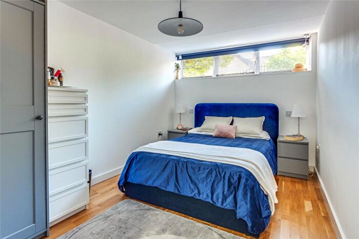 2 Bedroom Flat For Sale In Caxton Court, St Marks Road, Henley-On-thames, Oxfordshire, RG9