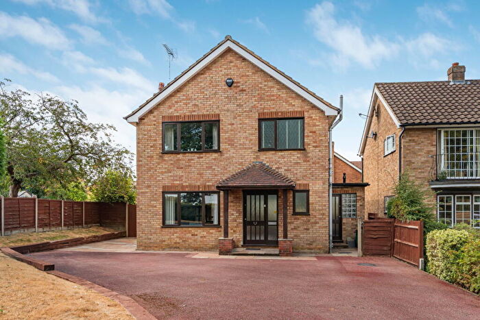3 Bedroom Detached House For Sale In Norbury Way, Bookham, KT23