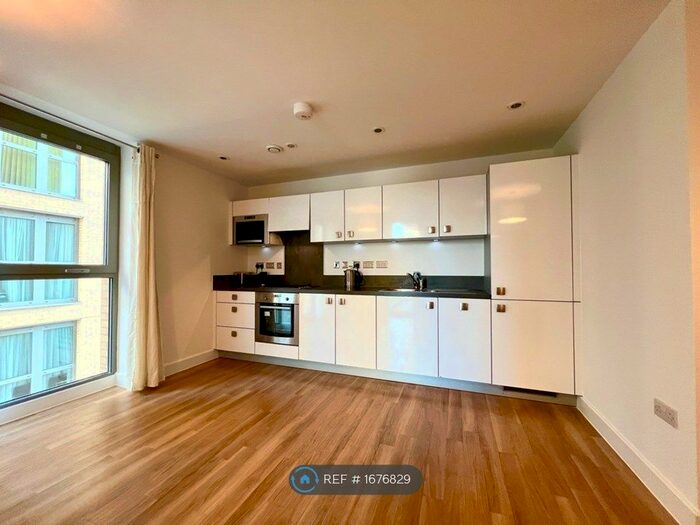 1 Bedroom Flat To Rent In Da Vinci Torre, London, SE13