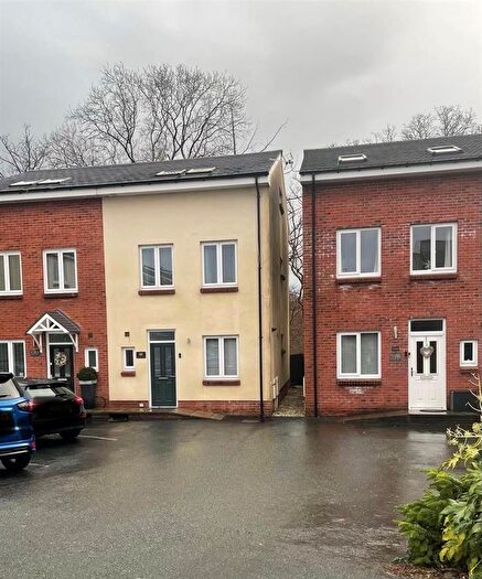 3 Bedroom Town House For Sale In Maes Yr Haf, Ammanford, SA18