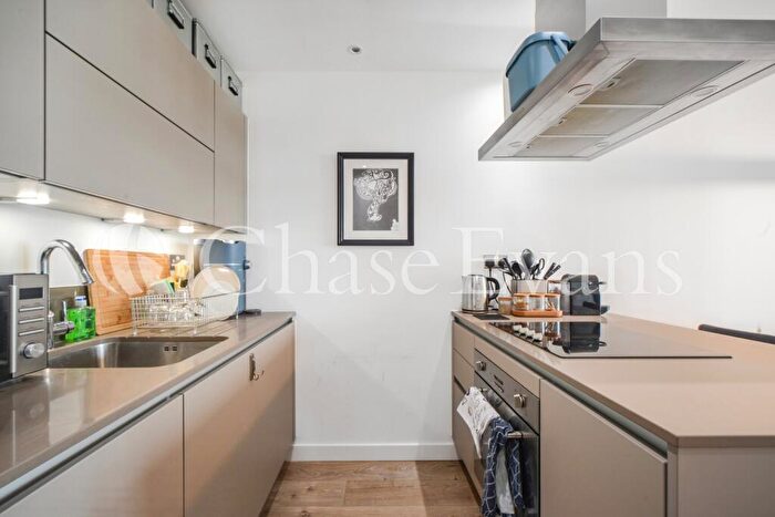 1 Bedroom Apartment For Sale In Stratosphere Tower, Great Eastern Road, Stratford, E15