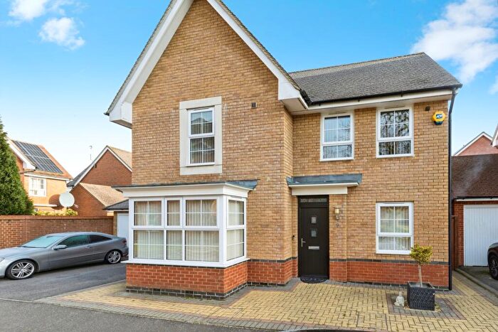 4 Bedroom Detached House For Sale In Wychwood Road, Crawley, West Sussex, RH10