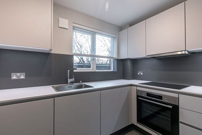 1 Bedroom Flat To Rent In Dunnock Close, London, N9
