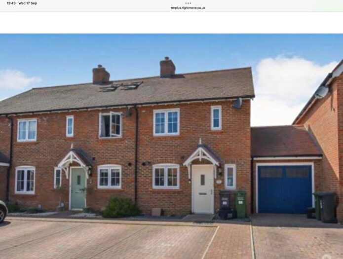 2 Bedroom End Of Terrace House For Sale In Hayton Crescent, Tadworth, KT20