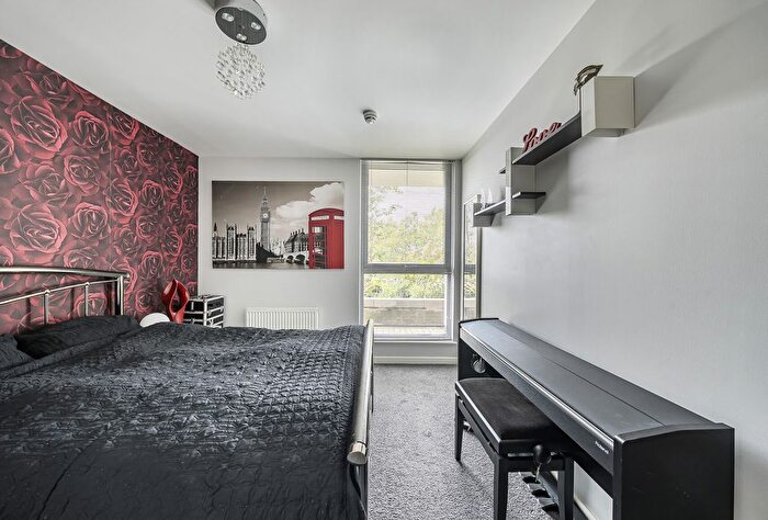 2 Bedroom Flat For Sale In Lexicon Apartments, Mercury Gardens, Romford, RM1