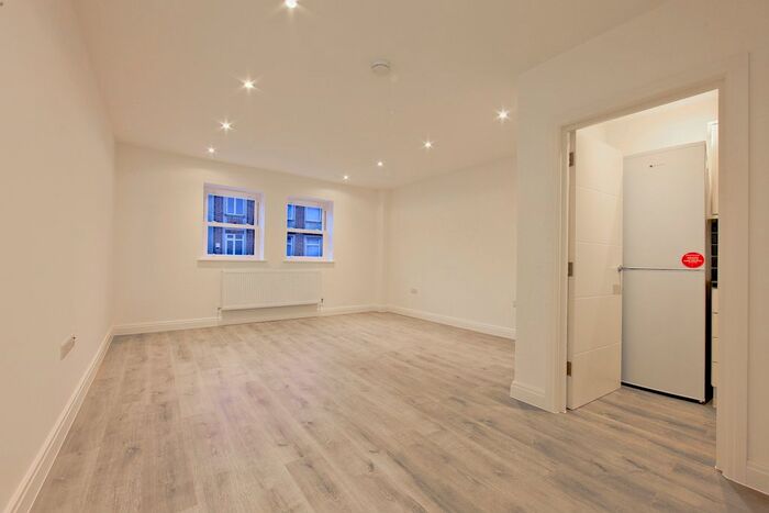 1 Bedroom Flat To Rent In South End, South Croydon, CR0