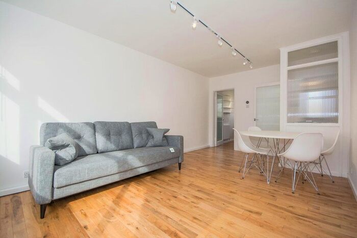 2 Bedroom Flat To Rent In Angell Road, London, SW9