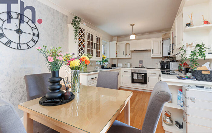 3 Bedroom Flat For Sale In Shanklin, Isle Of Wight, PO37