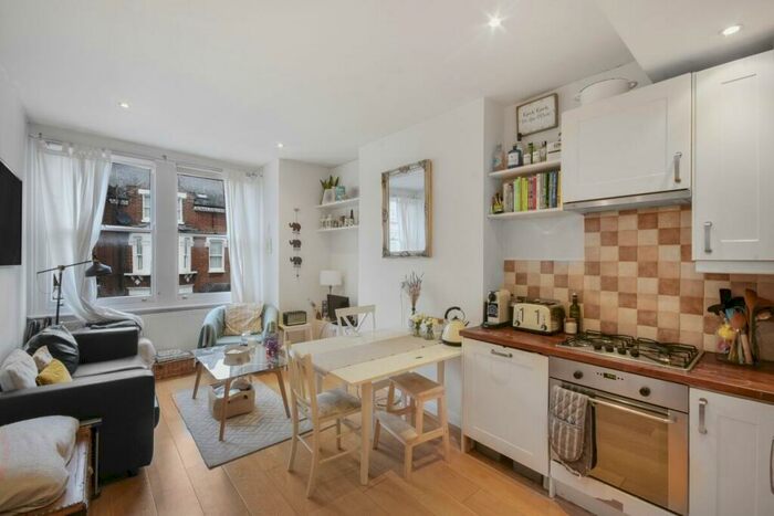 2 Bedroom Apartment To Rent In Comyn Road London, SW11