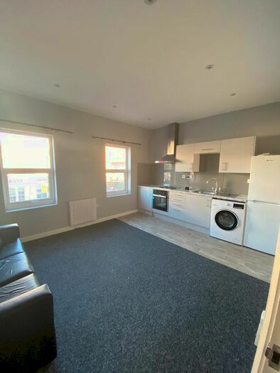 1 Bedroom Flat To Rent In Featherstone Road, Southall UB2
