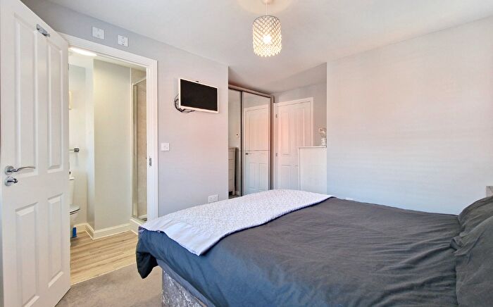 3 Bedroom End Of Terrace House For Sale In Compton Mead, Crowthorne, Berkshire, RG45